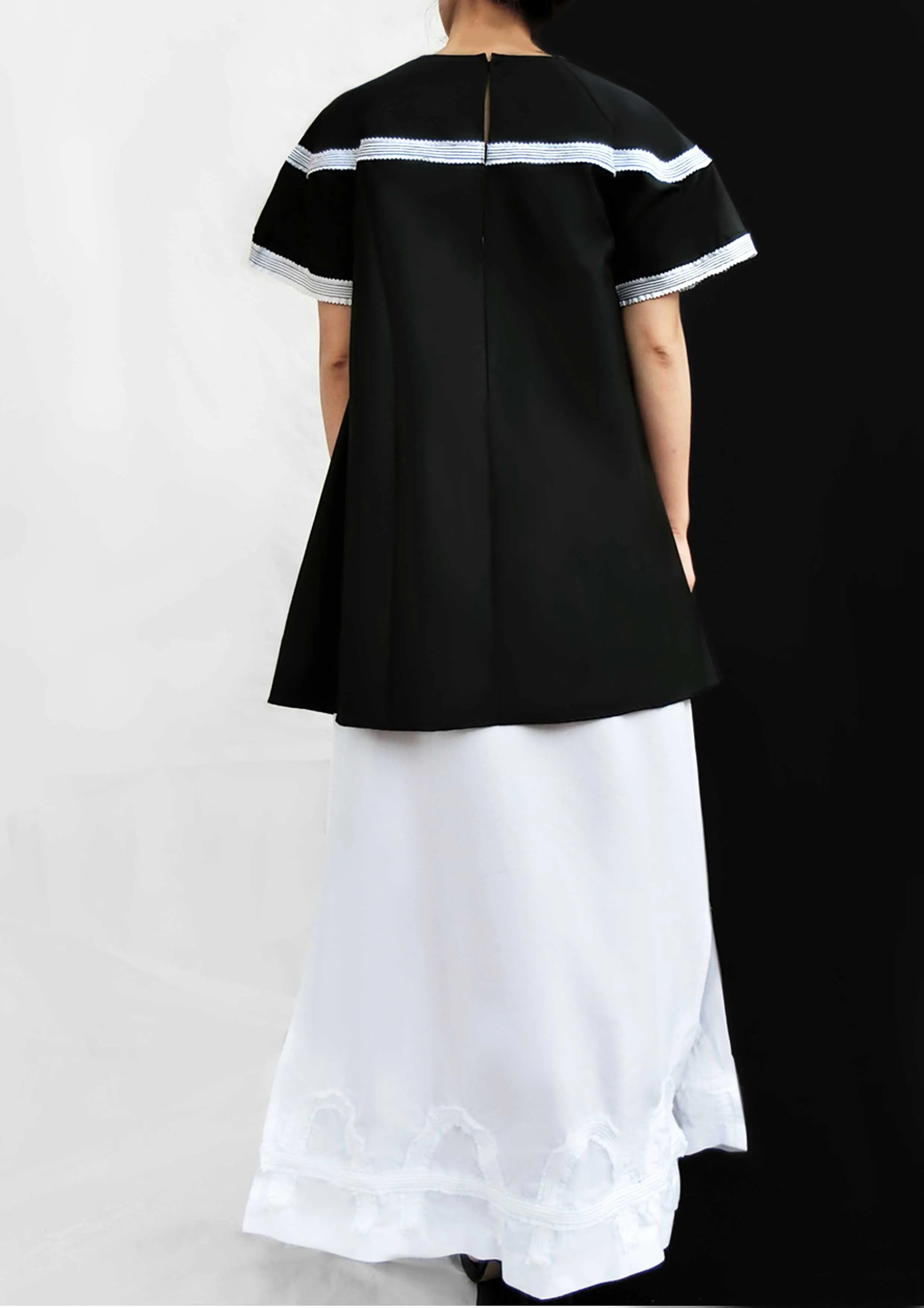 Elegant Mantellina  Black, Timeless Design